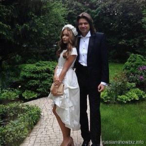 Дмитрий Маликов показал всем свою невесту (ФОТО) Дмитрий Маликов показал всем свою невесту (ФОТО)